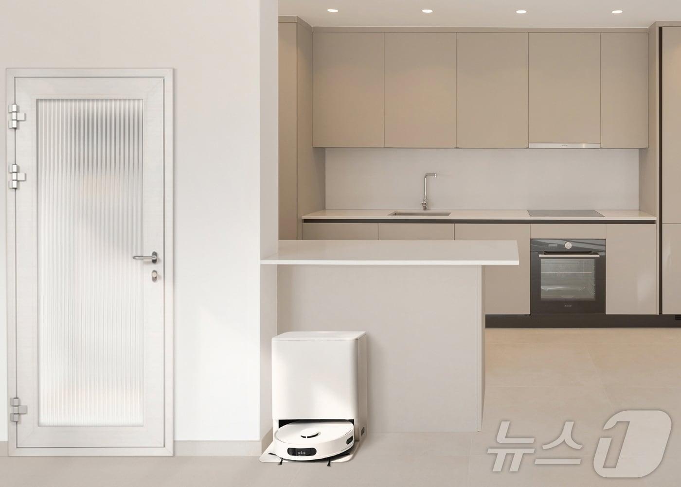 본문 이미지 - 로봇청소기 ‘LG 로보킹 AI 올인원'(LG전자 제공)