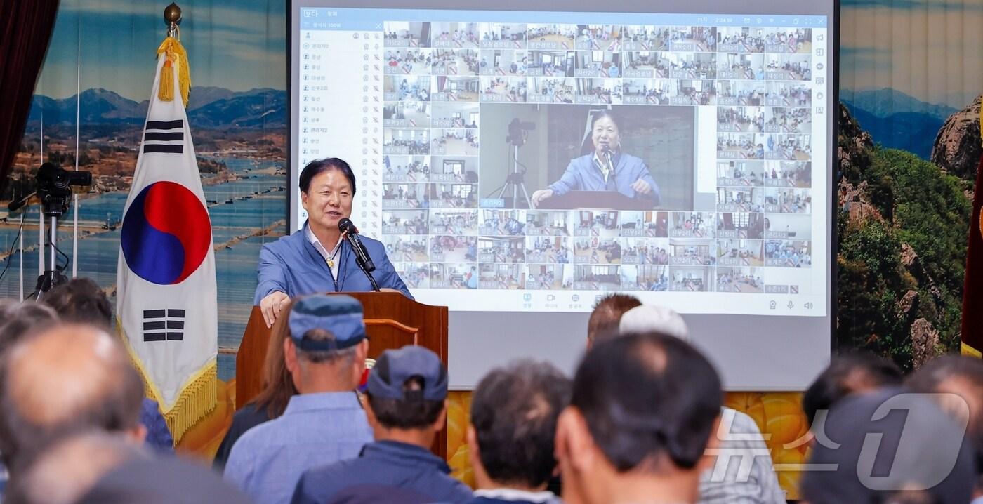 본문 이미지 - 이병환 성주군수가 지난 9일 스마트 경로당 개통식을 갖고 있다. (성주군 제공) 2024.8.11/뉴스1
