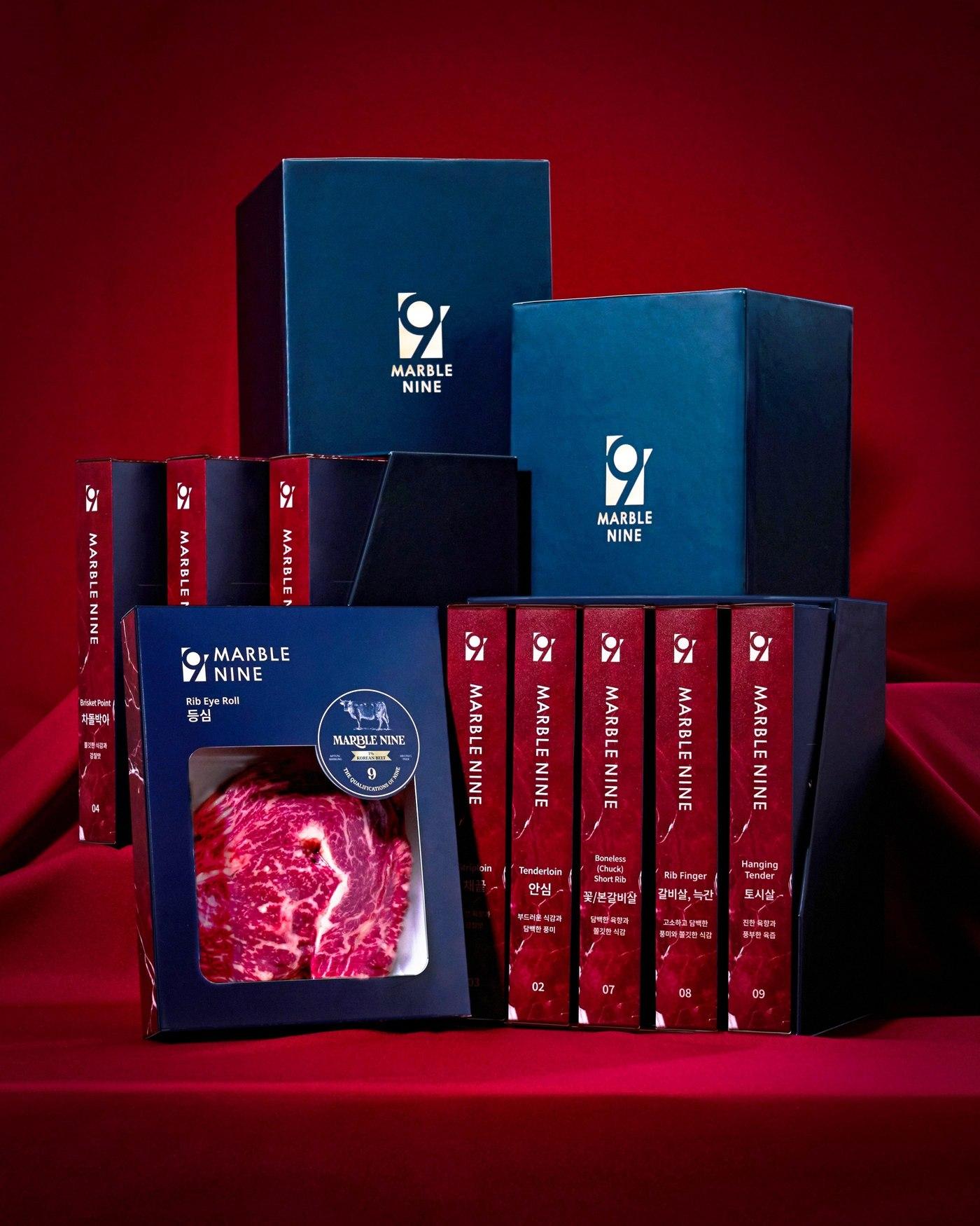 본문 이미지 - 롯데마트는 추석 사전예약 기간에 오마카세 요리를 집에서 편히 즐길 수 있도록 '홈마카세' 이색 선물세트를 10만 원 미만 가격으로 선보인다.(롯데마트제공)