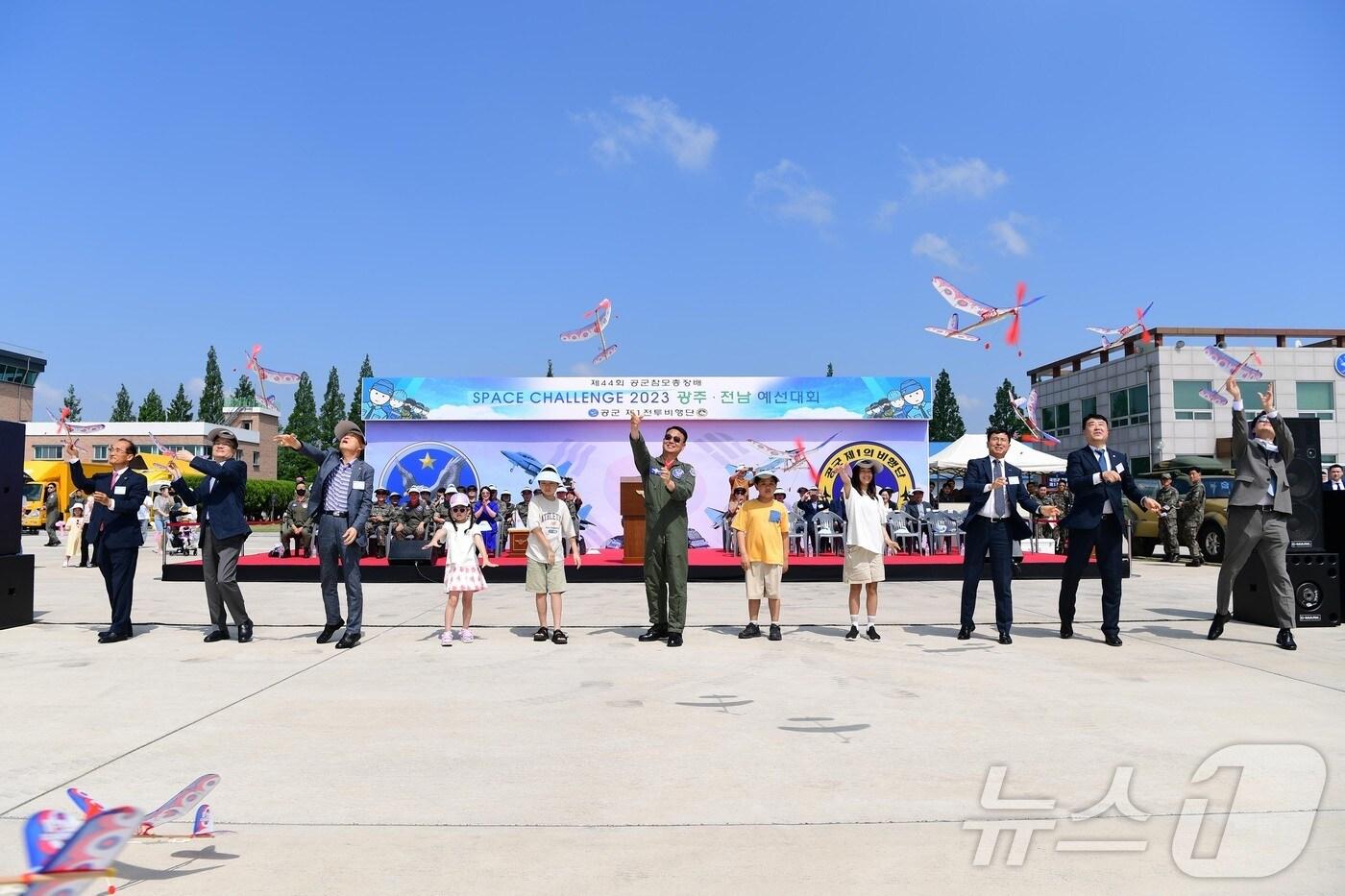 본문 이미지 - 공군 제1전투비행단에서 과거 열린 스페이스 챌린지의 모습.(1전비 제공) 2024.812