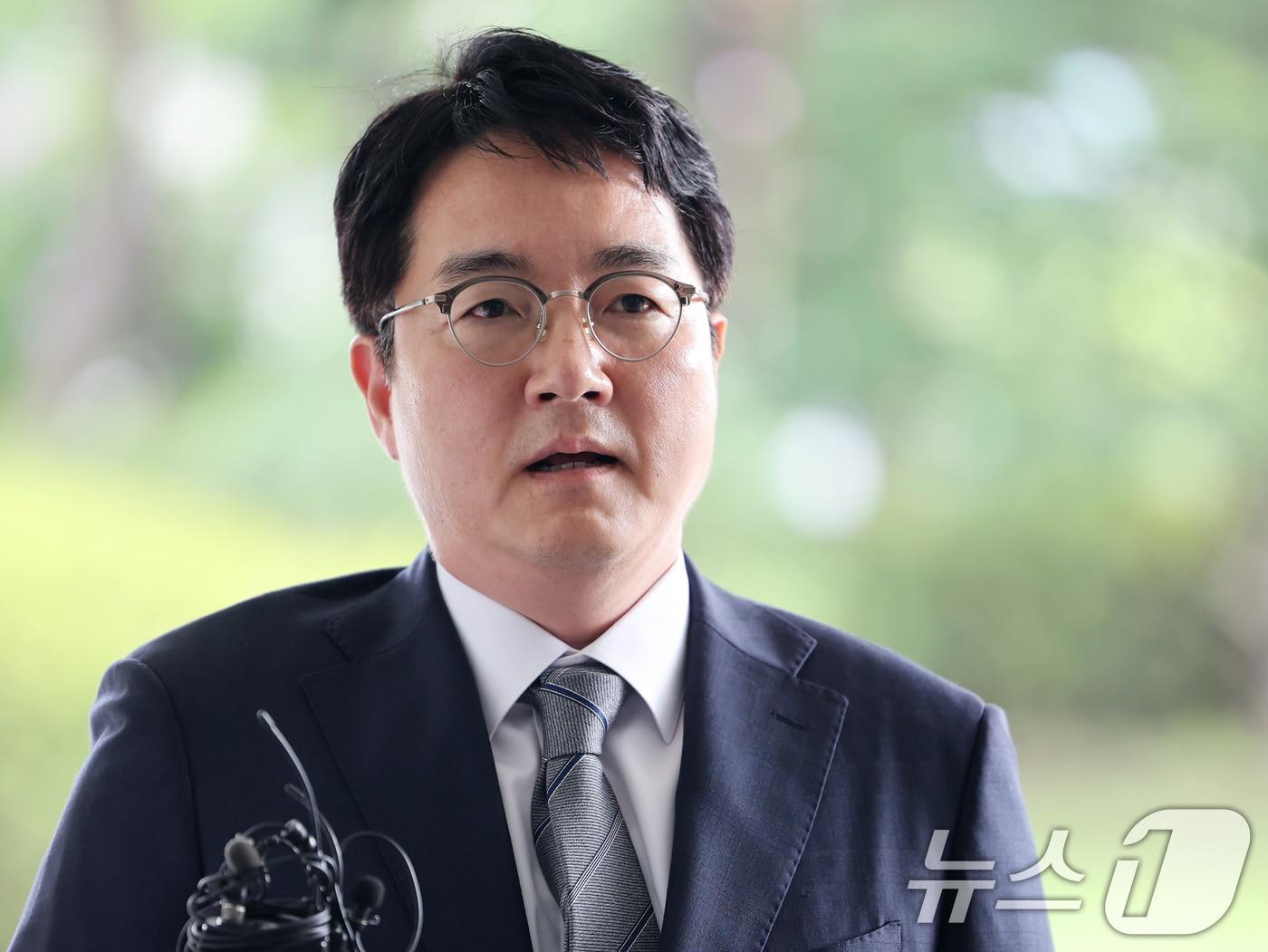 본문 이미지 - 심우정 검찰총장 후보자가 서울 서초구 서울고등검찰청에 마련된 인사청문회 준비 사무실로 출근하며 취재진 질문에 답하고 있다. 2024.8.12/뉴스1 ⓒ News1 황기선 기자