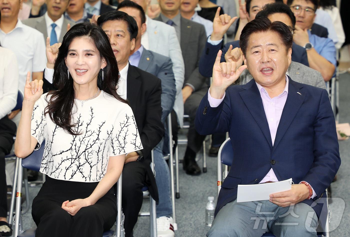 오영훈 제주특별자치도지사와 이부진 호텔신라 사장이 12일 오후 제주도청 탐라홀에서 열린 &#39;숙박분야 제주와의 약속 실천 한마음 결의대회&#39;에 참석하고 있다. 2024.8.12/뉴스1 ⓒ News1 오미란 기자