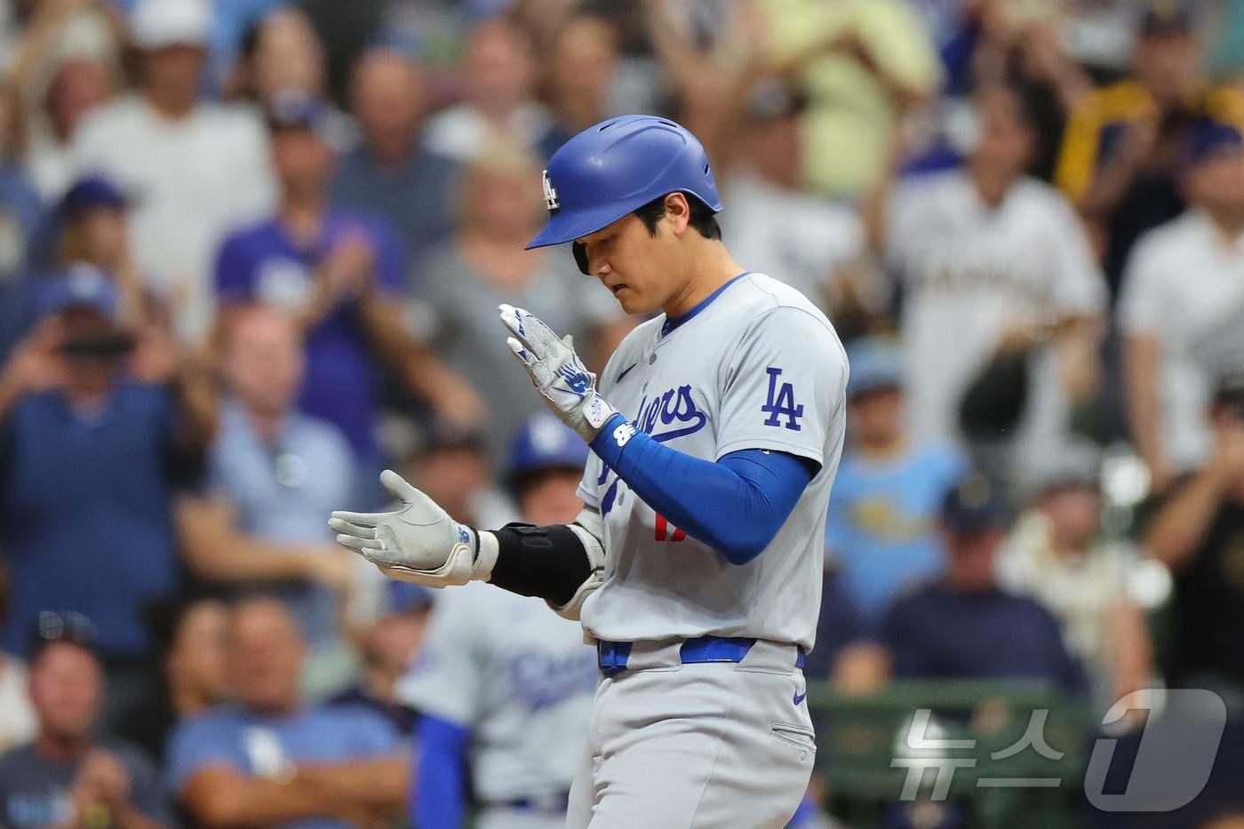 본문 이미지 - 시즌 36호 홈런을 날린 오타니 쇼헤이. ⓒ AFP=뉴스1