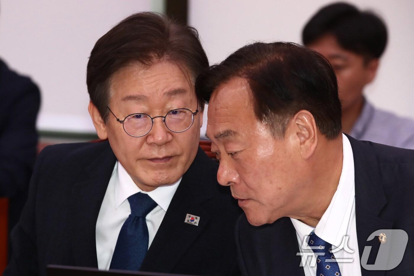 이재명 더불어민주당 대통령 후보와 이재강 의원. 2024.8.13/뉴스1 ⓒ News1 이광호 기자