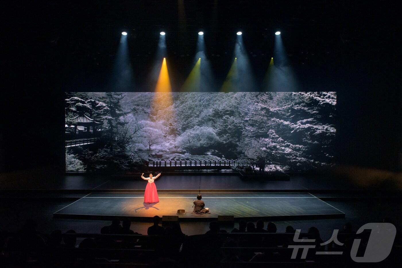 국립아시아문화전당재단, '두개의 눈' 공연 (ACC재단 제공)/뉴스1 