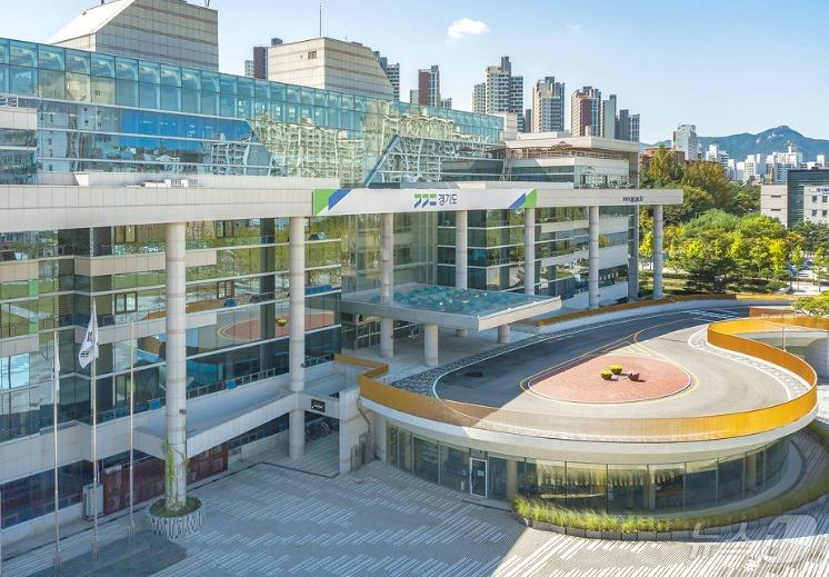 본문 이미지 - 경기도북부청 북카페 전경.