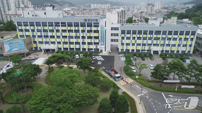 본문 이미지 - 양산시청 전경. &#40;양산시 제공&#41; ⓒ News1 DB