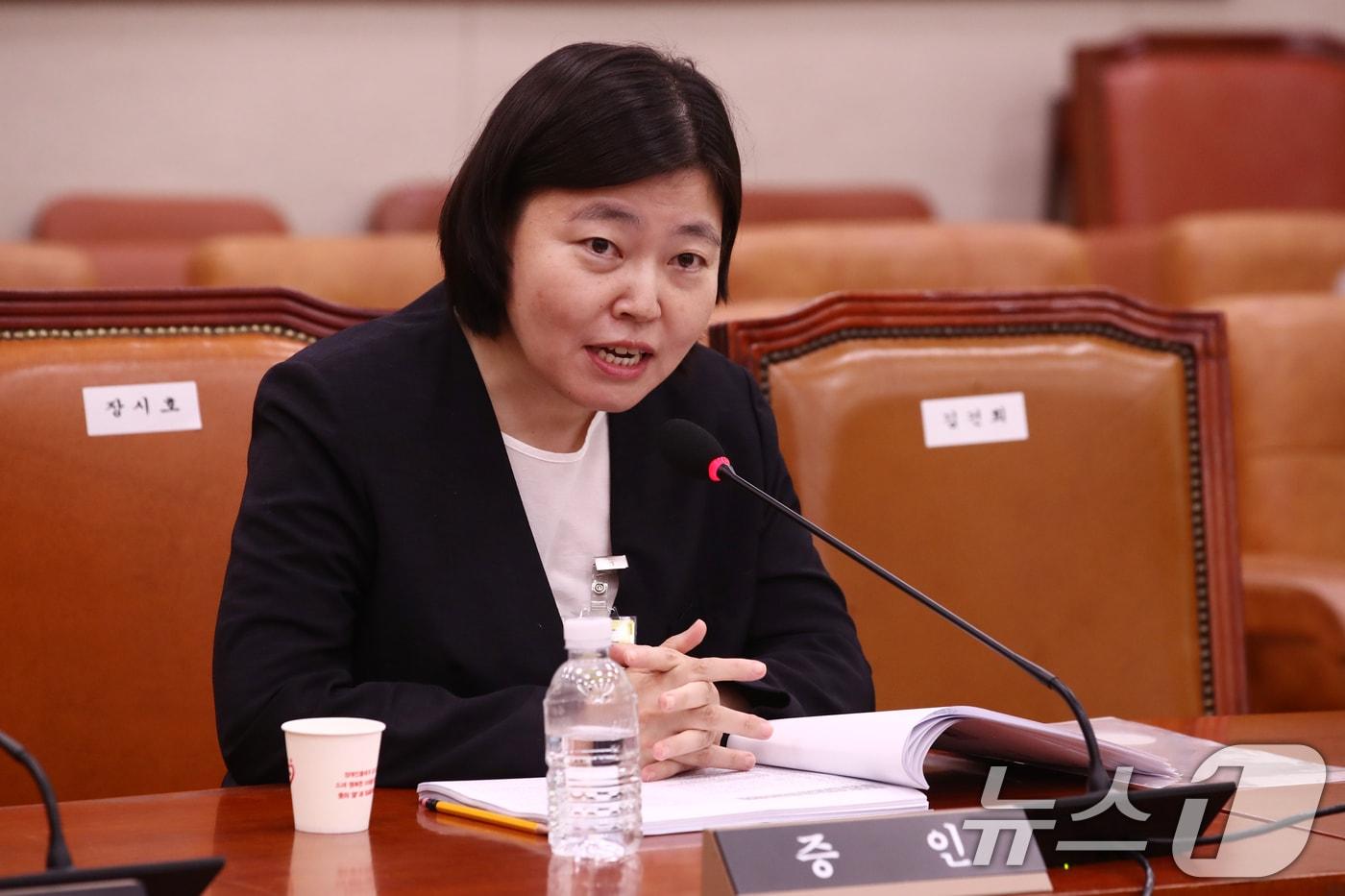 임은정 대전지방검찰청 부장검사가 2024년 8월 14일 오전 서울 여의도 국회에서 열린 김영철 서울북부지검 차장검사 '탄핵소추사건 조사'와 관련한 청문회에 증인으로 출석해 의원 질의에 답하고 있다. 이날 김건희 여사를 비롯한 주요 증인들은 불출석했다. 2024.8.14/뉴스1 ⓒ News1 이광호 기자