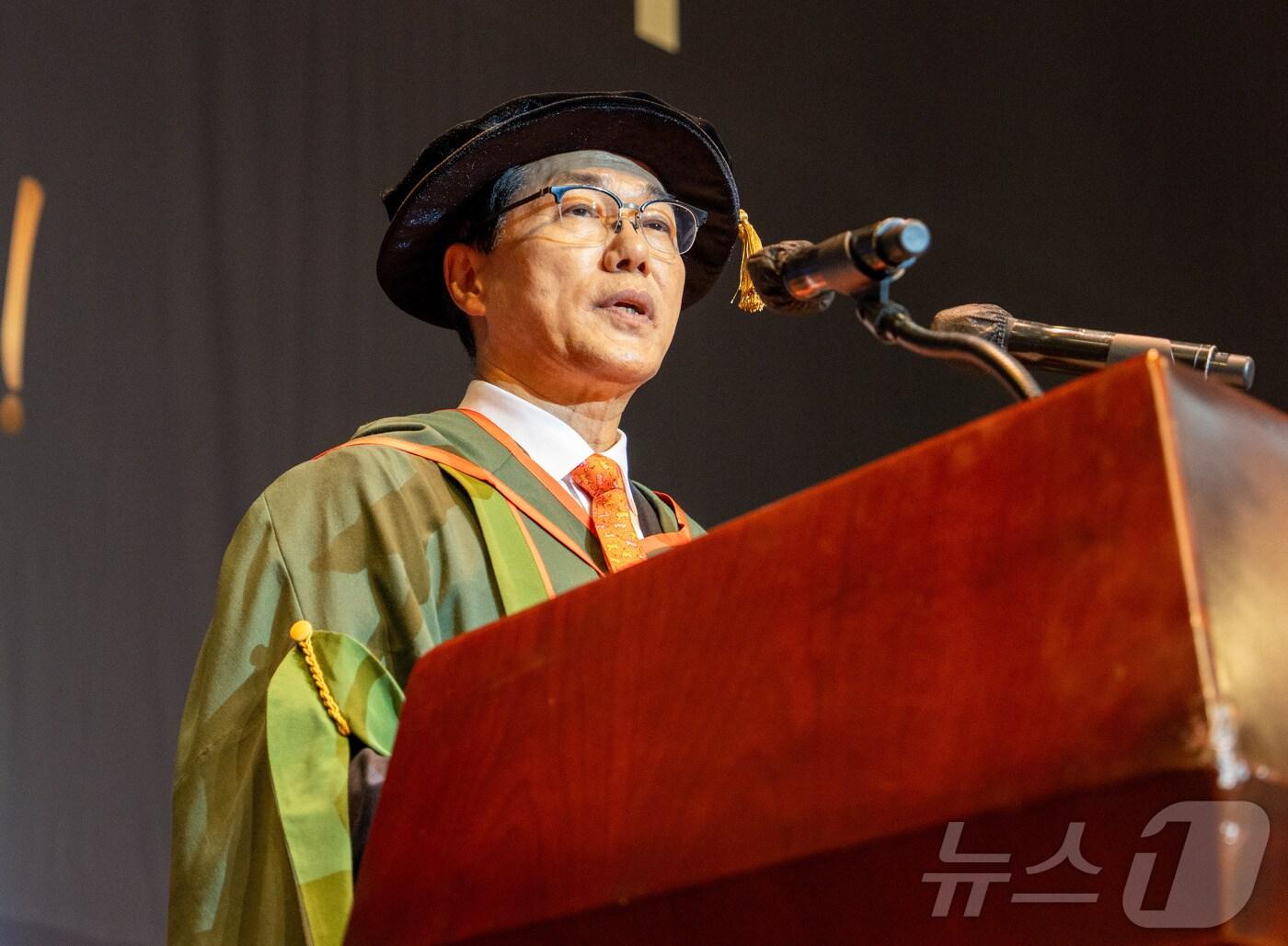 본문 이미지 - 박종래 UNIST 신임 총장이 14일 UNIST에서 취임식을 하고 있다. (UNIST 제공)