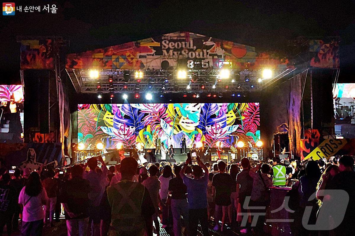 본문 이미지 -  지난해 광복절 열린 8.15 서울 마이 소울 공연 모습.(서울시 제공) 