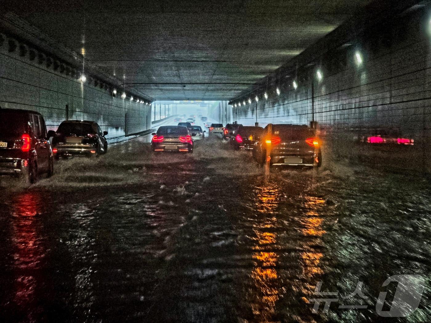 본문 이미지 - 집중호우 자료사진 /ⓒ News1 황덕현 기후환경전문기자