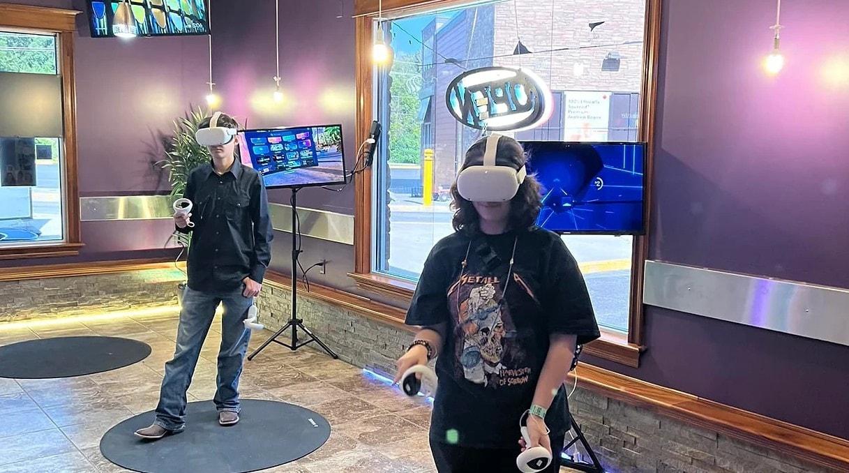 본문 이미지 - 여름 VR STEM 캠프는 VR과 직접 세션을 조합하여 8~14세 청소년에게 VR에서 과학, 기술, 공학 및 수학을 가르친다. 또한 VR에서 놀이와 피트니스, VR에서 야외 학습 및 명상을 병행한다. 2024.08.13/&lt;출처:Poptronic 홈페이지&gt;