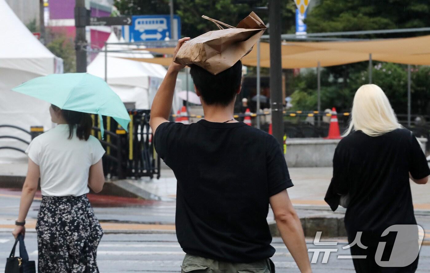 소나기 내리는 거리. ⓒ News1