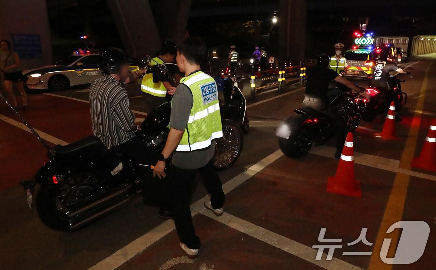 폭주족 단속 모습. /뉴스1 DB