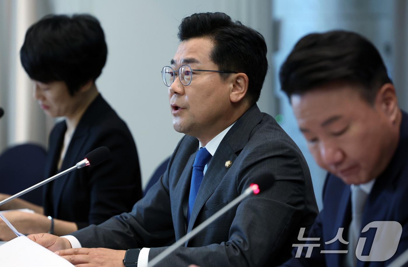 본문 이미지 - 박찬대 더불어민주당 당대표 직무대행 겸 원내대표가 16일 오전 서울 중구 세종대로 한국프레스센터 내셔널프레스클럽에서 열린 더불어민주당 원내대표 초청 관훈토론회에서 기조연설을 하고 있다. 2024.8.16/뉴스1 ⓒ News1 박정호 기자