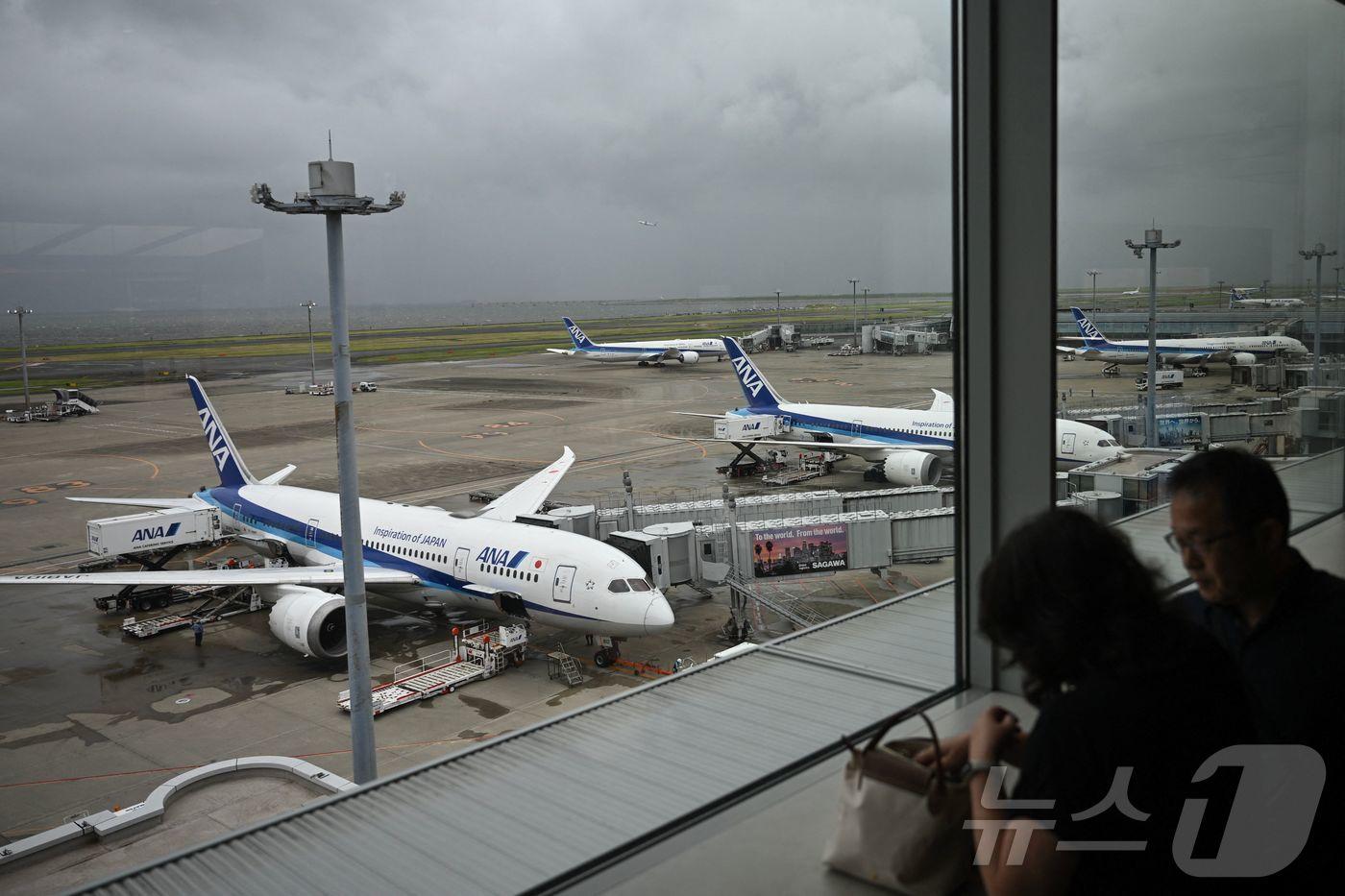 도쿄 하네다 공항의 하늘에 먹구름이 끼어 있다. &#40;사진은 기사 내용과 무관함&#41; 2024.08.16 ⓒ AFP=뉴스1