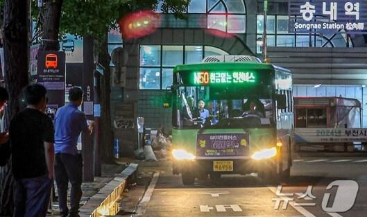 본문 이미지 - 별밤버스 모습.(인천시 제공)2024.8.16/뉴스1