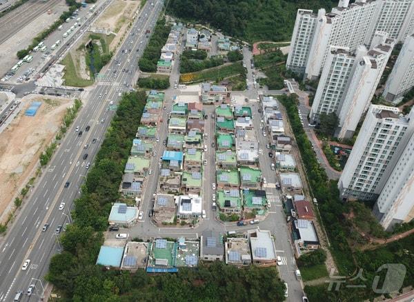 본문 이미지 - 광주 남구 행암동에 위치한 신효천마을의 모습.&#40;광주 남구 제공&#41;2024.8.16/뉴스1