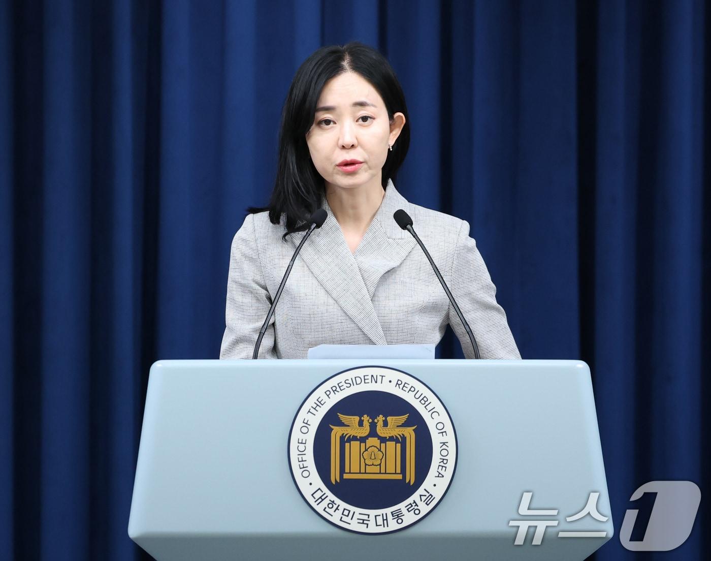 본문 이미지 - 정혜전 대통령실 대변인이 16일 서울 용산 대통령실 청사 브리핑룸에서 야당의 법안 강행 처리 비판 및 현안 관련 브리핑을 하고 있다. 2024.8.16/뉴스1 ⓒ News1 송원영 기자
