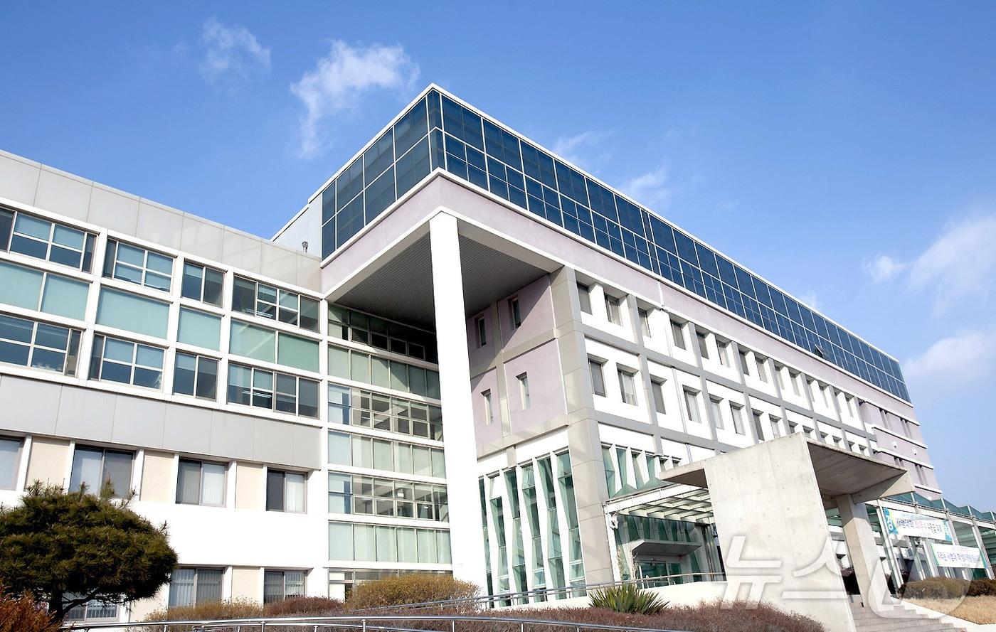 대구대가 교육부와 한국연구재단의 ‘2024년 교원양성과정 개선 대학 지원사업’에 선정됐다. 사진은 대구대 사범대학 전경. (대구대 제공)