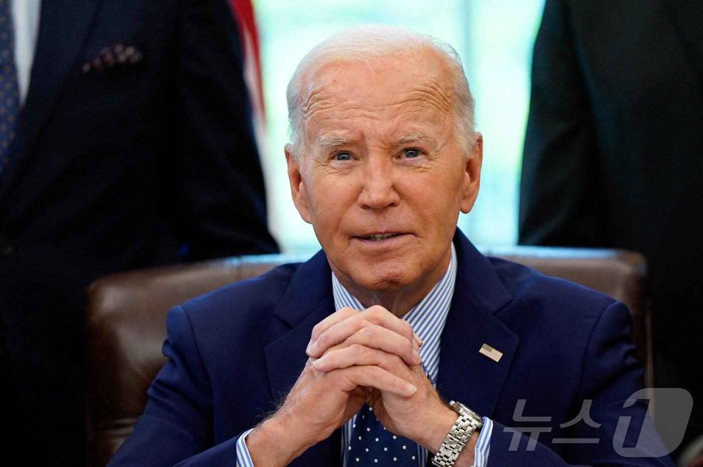 본문 이미지 - 조 바이든 미국 대통령이 16일(현지시간) 워싱턴DC 백악관 집무실에서 '1908년 스프링필드 인종 학살'을 국립 기념물로 지정하는 선언문에 서명하기 직전 발언하고 있다. 2024.08.16. ⓒ 로이터=뉴스1 ⓒ News1 김성식 기자