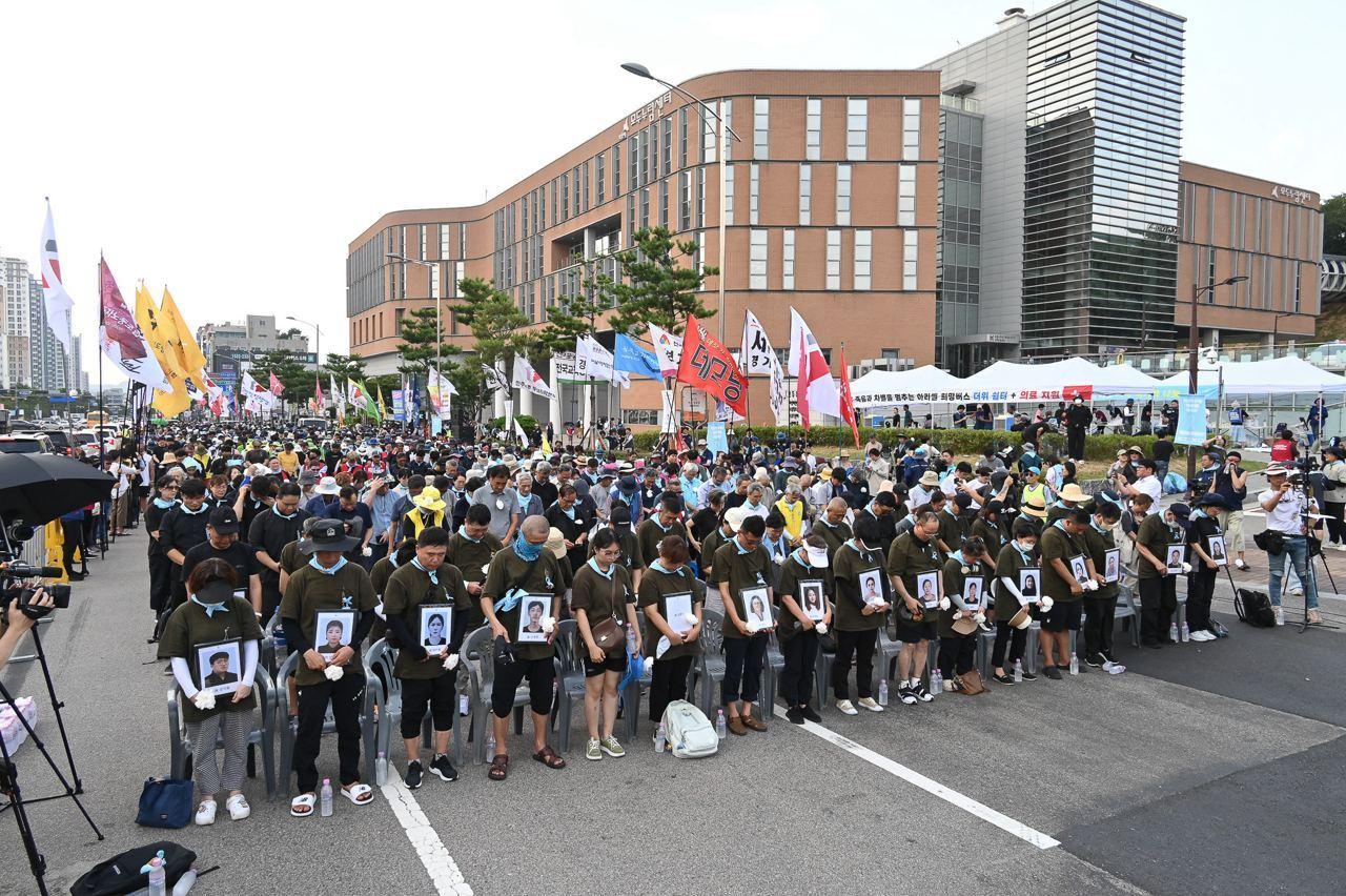 본문 이미지 - 17일 오후 화성 아리셀 화재사고의 진상규명과 책임자 처벌을 요구하는 희망버스 집회가 열렸다. (아리셀 중대재해 참사 대책위원회 제공)2024.08.17/뉴스1