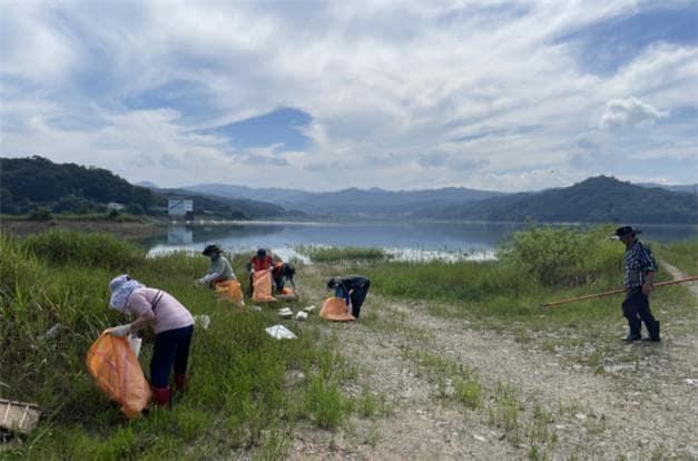 본문 이미지 - 대청호 쓰레기 수거 작업.
