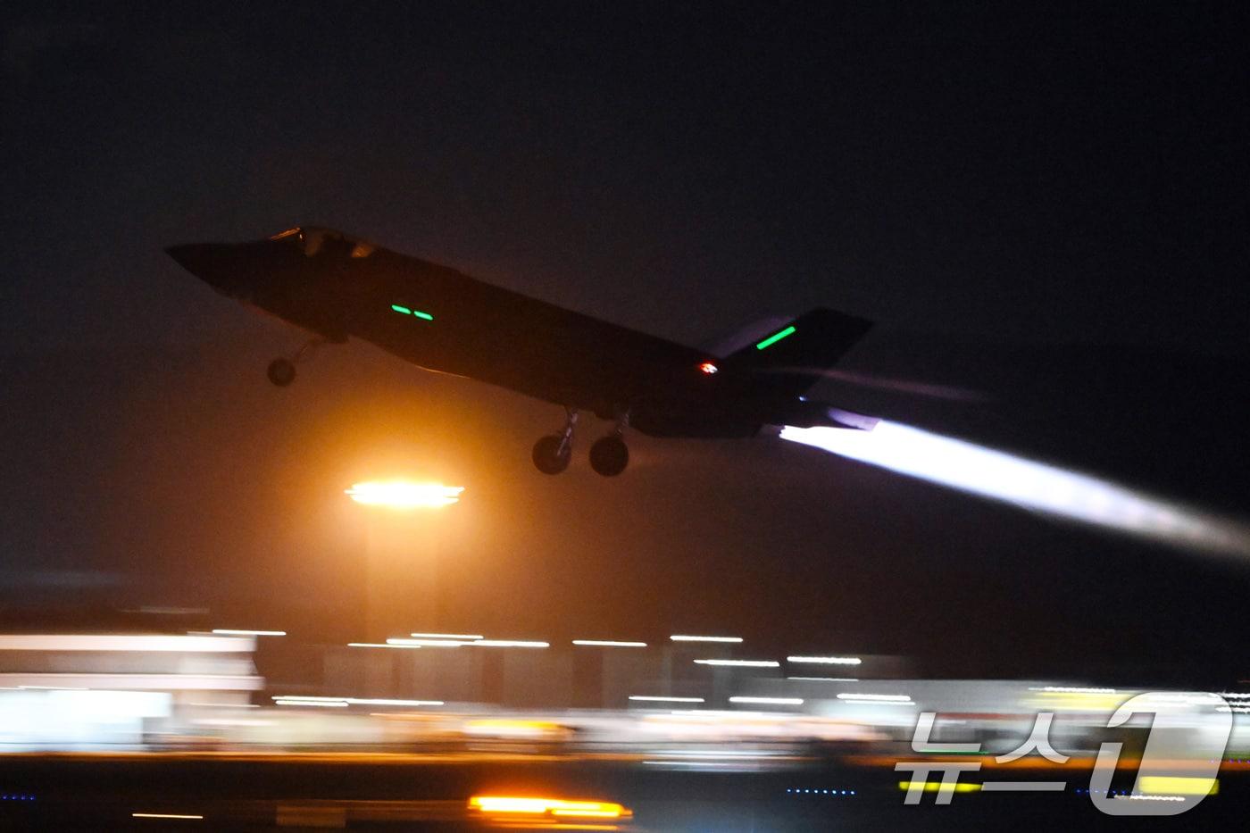 ‘을지자유의 방패’(UFS) 연습을 앞둔 15일 공군 제17전투비행단 F-35A 전투기가 야간비행훈련을 실시하고 있다.(공군 제공) 2024.8.18/뉴스1 ⓒ News1 박지혜 기자