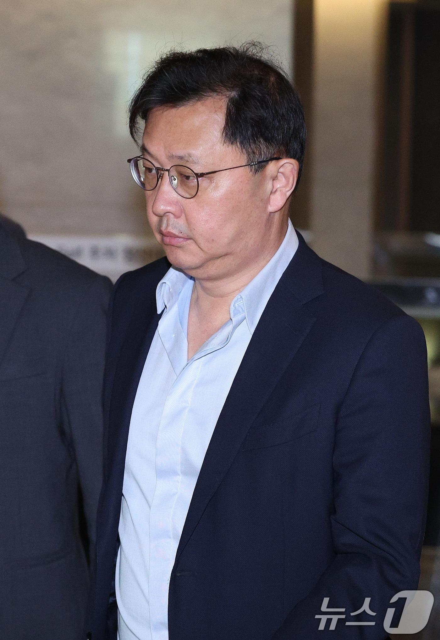 본문 이미지 - 최재원 SK그룹 수석부회장이 19일 서울 광진구 워커힐호텔에서 열린 SK 이천포럼에 참석하고 있다. SK그룹은 이번 포럼에서 인공지능(AI) 중심의 미래 혁신 방안을 논의할 예정이다. 2024.8.19/뉴스1 ⓒ News1 신웅수 기자