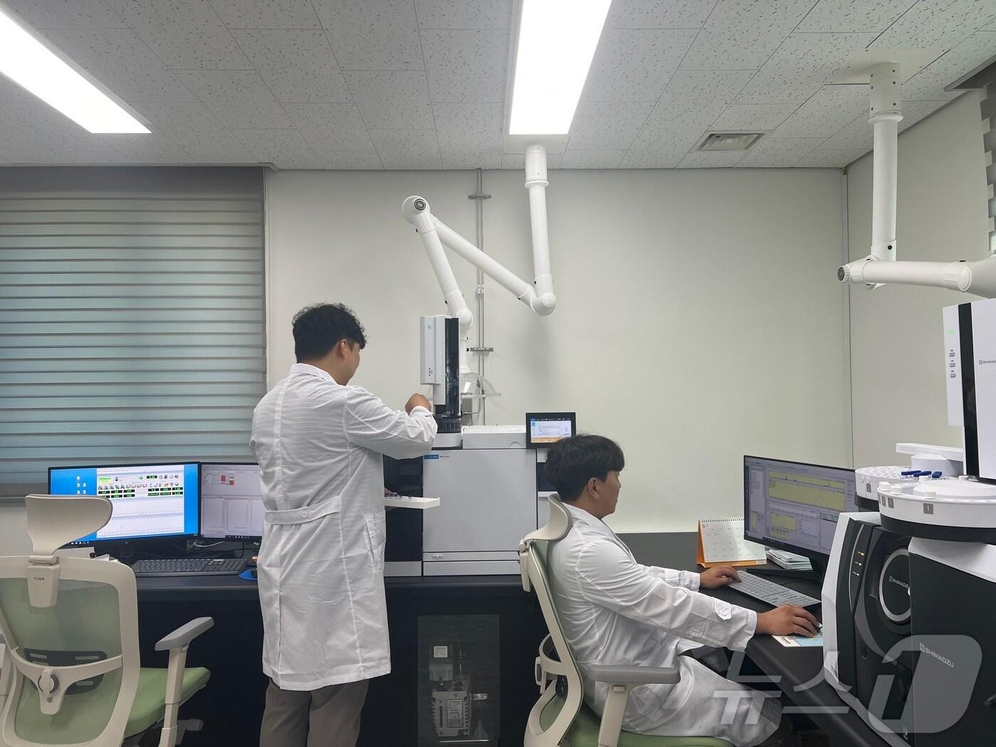 본문 이미지 - 고창군 농업기술센터 잔류농약 분석실&#40;고창군 제공&#41;2024.8.19/뉴스1