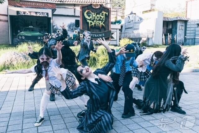 본문 이미지 - 합천영상테마파크 고스트파크 어웨이크 축제 장면(합천군 제공).