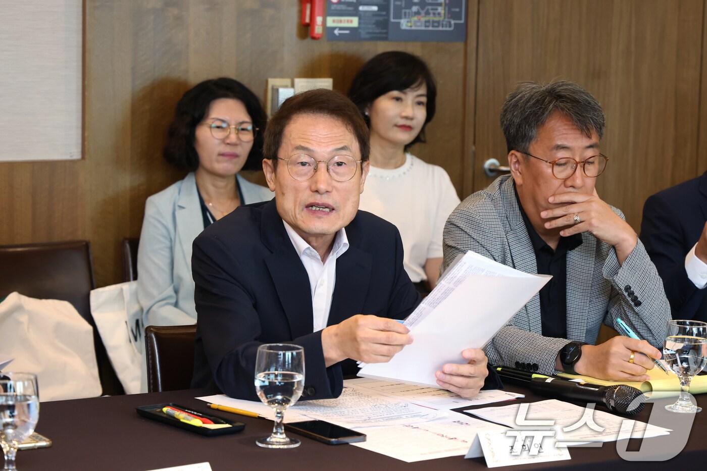 조희연 서울시교육감이 8월 19일 서울 중구 한국프레스센터에서 제11대 후반기 서울시의회 의장단 및 상임위원장단과 정책협의회를 하고 있다. (서울시교육청 제공) /뉴스1