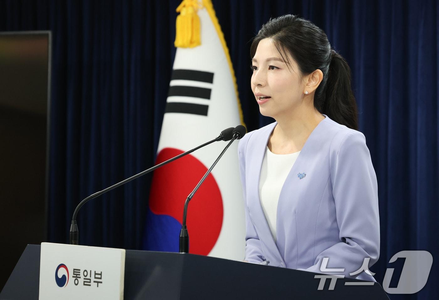 본문 이미지 - 김인애 통일부 부대변인이 2일 서울 종로구 정부서울청사에서 정례브리핑을 하고 있다. 2024.8.2/뉴스1 ⓒ News1 허경 기자