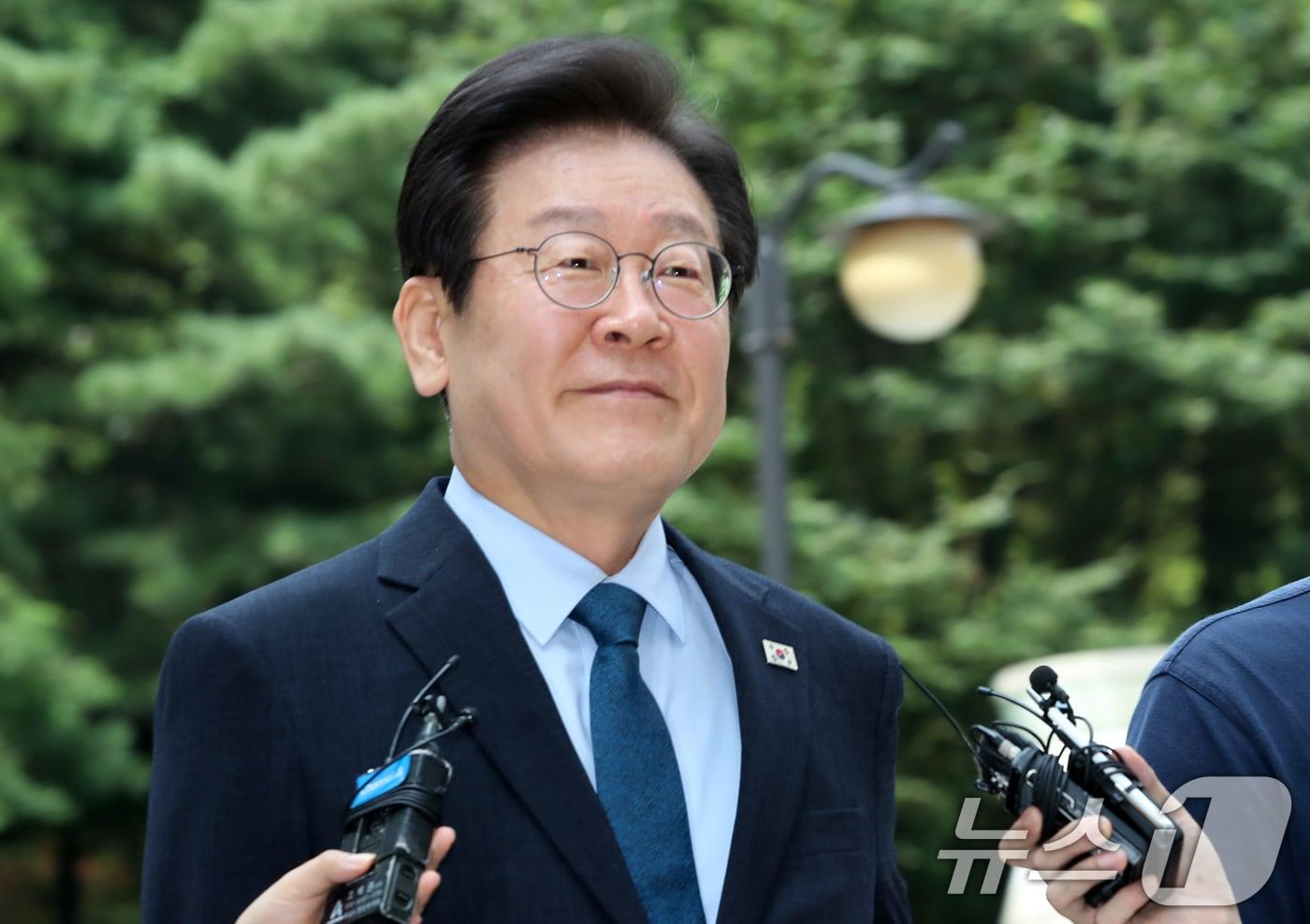 이재명 더불어민주당 대표가 20일 서초구 서울중앙지방법원에서 열린 '대장동 배임·성남FC 뇌물 의혹' 관련 공판에 출석하고 있다. 2024.8.20/뉴스1 ⓒ News1 박세연 기자