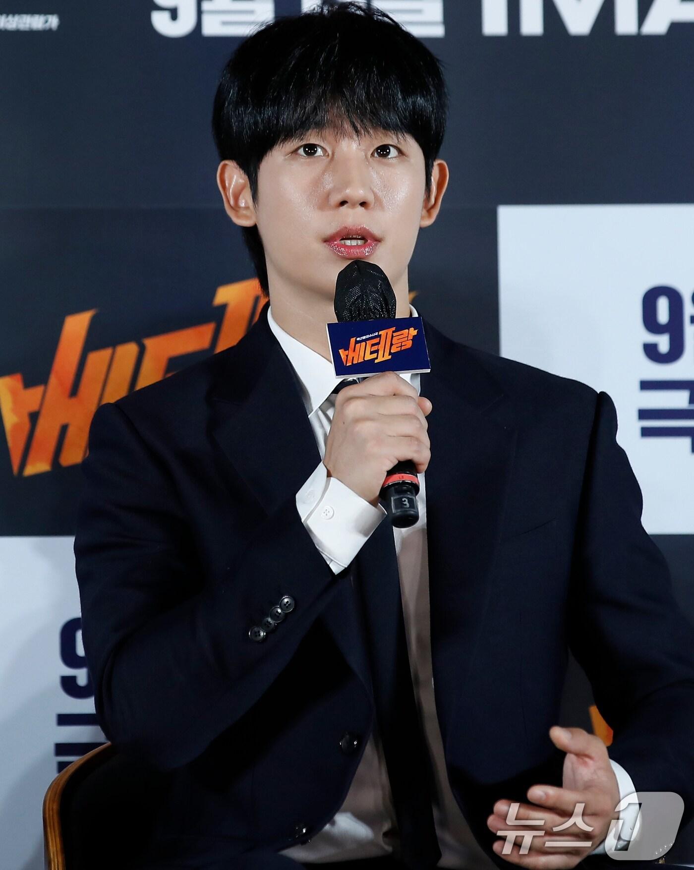 본문 이미지 - 배우 정해인이 20일 서울 용산구 아이파크몰 CGV에서 열린 영화 '베테랑2'(감독 류승완) 제작보고회에서 인사말을 하고 있다. '베테랑2'는 나쁜 놈은 끝까지 잡는 베테랑 서도철 형사(황정민 분)의 강력범죄수사대에 막내 형사 박선우(정해인 분)가 합류하면서 세상을 떠들썩하게 한 연쇄살인범을 쫓는 액션범죄수사극이다. 2024.8.20/뉴스1 ⓒ News1 권현진 기자