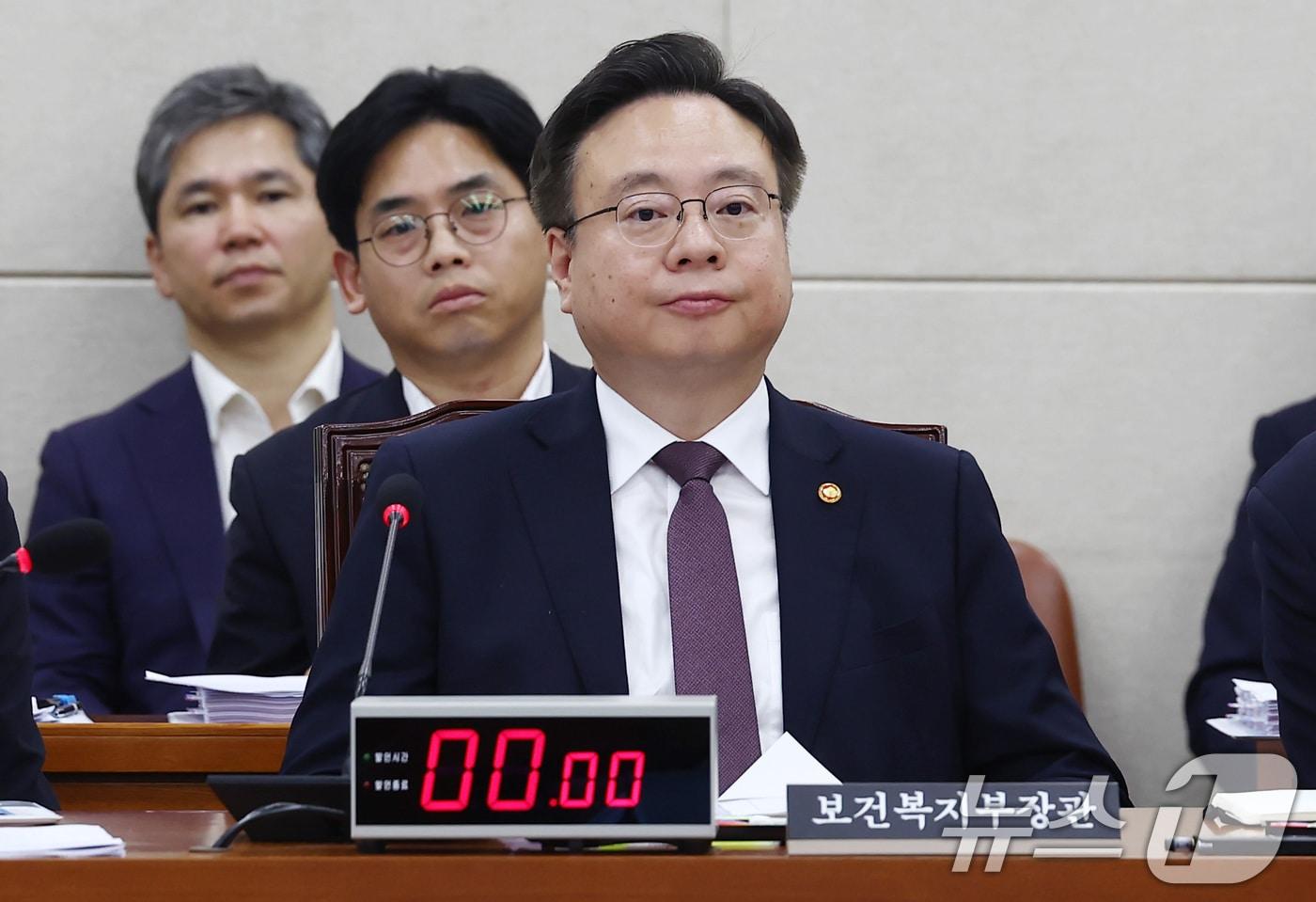 본문 이미지 - 조규홍 보건복지부 장관이 20일 오전 서울 여의도 국회에서 열린 2023 회계연도 결산(정부) 관련 보건복지위원회 전체회의에 출석해 있다. 2024.8.20/뉴스1 ⓒ News1 김민지 기자