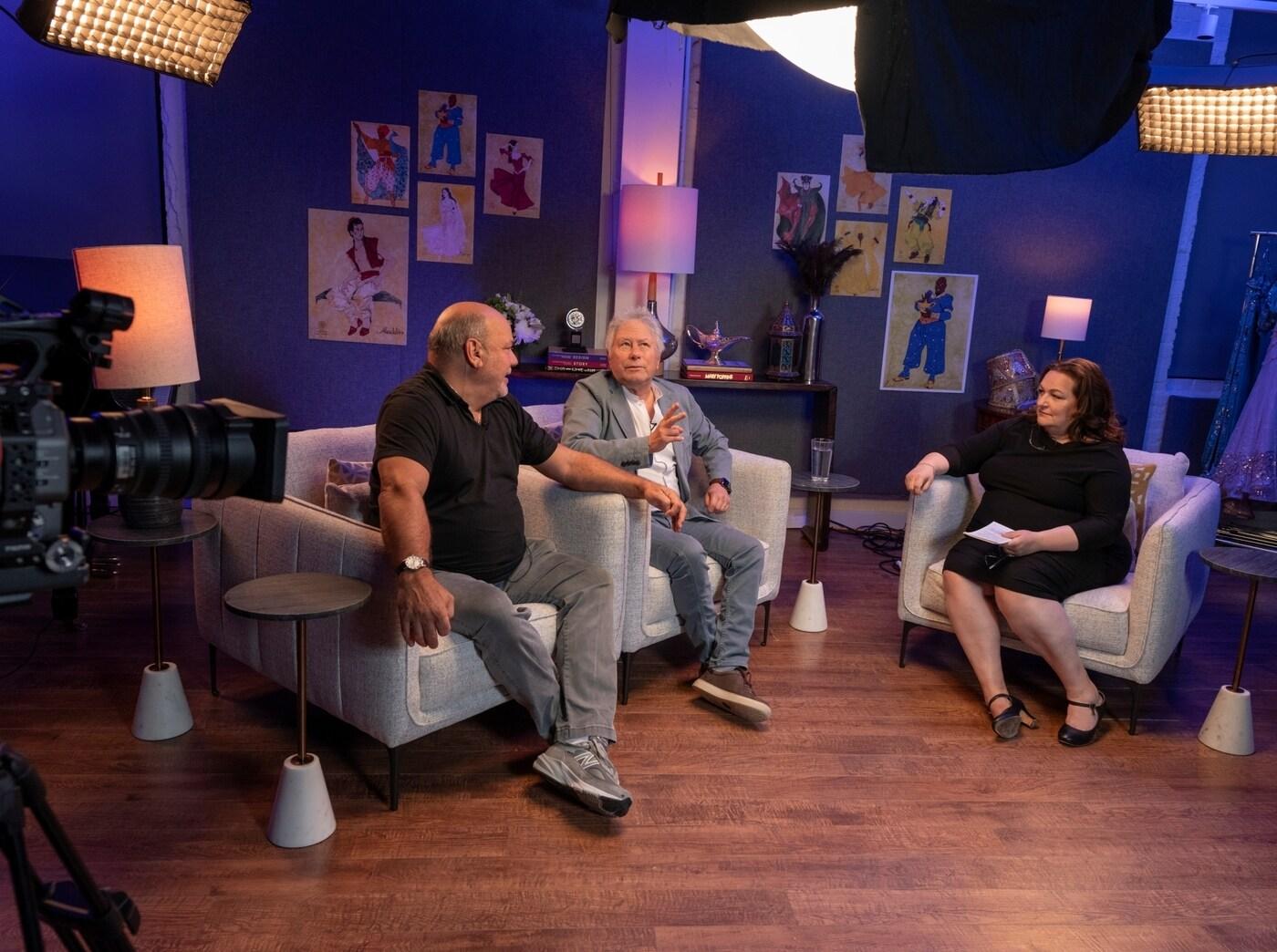 본문 이미지 - 왼쪽부터 디즈니 시어트리컬 그룹의 연출 겸 안무 케이시 니콜로, 작곡자 앨런 멩컨, 앤 쿼트 총괄 프로듀서(출처: Disney Evelyn Freja)