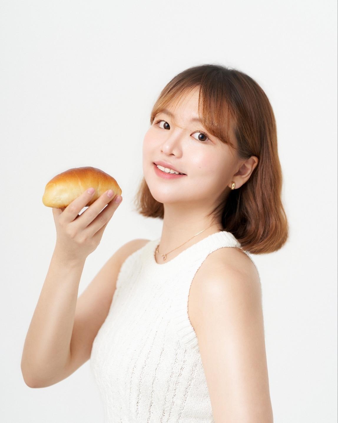 본문 이미지 - &#39;빵슐랭 가이드&#39;를 쓴 박현영 씨 / 사진=본인 제공