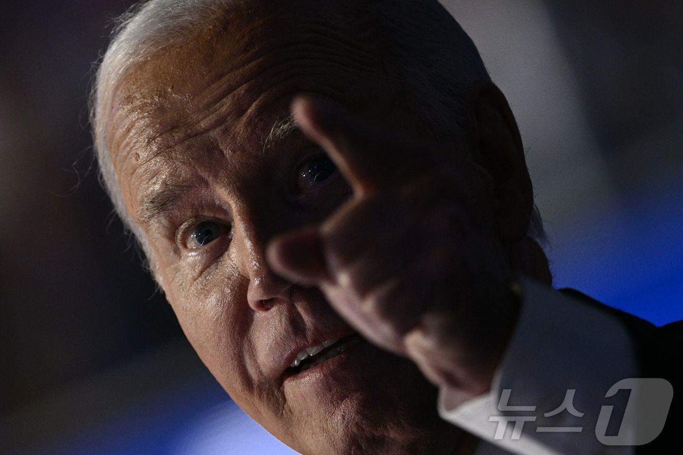 본문 이미지 - 조 바이든 미국 대통령이 19일(현지시간) 시카고 유나이티드 센터에서 열린 민주당 전당대회서 기조 연설을 갖고 “최고의 날은 우리 뒤에 있는 게 아니라 우리 앞에 있다. 최고의 날은 아직 오지 않았다”고 말하고 있다. 2024.08.21 ⓒ AFP=뉴스1 ⓒ News1 우동명 기자