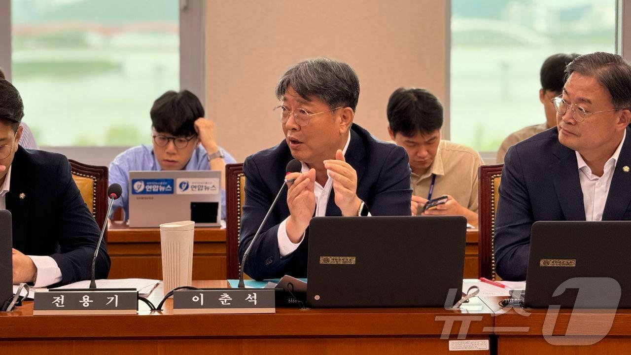 본문 이미지 - 21일 이춘석 국회의원이 국토교통위원회 전체회의에서 발언을 하고 있다.(의원실제공)2024.8.21/뉴스1