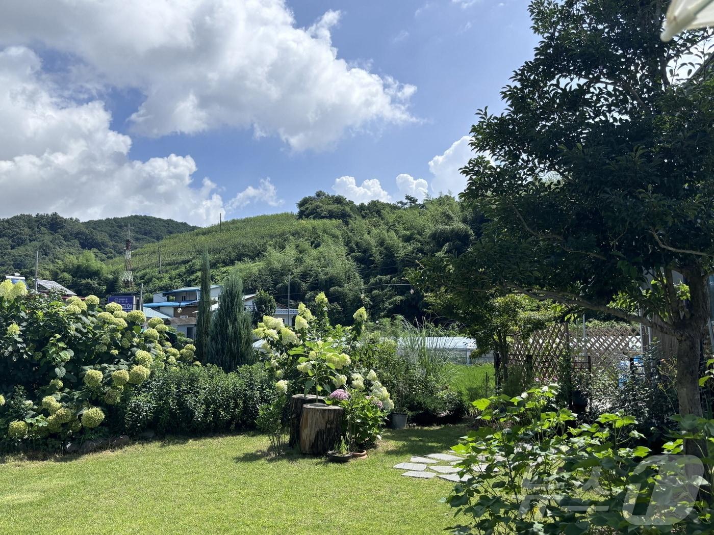 본문 이미지 - 진주시 문산읍 ‘9월의 봄’ 정원(진주시 제공).