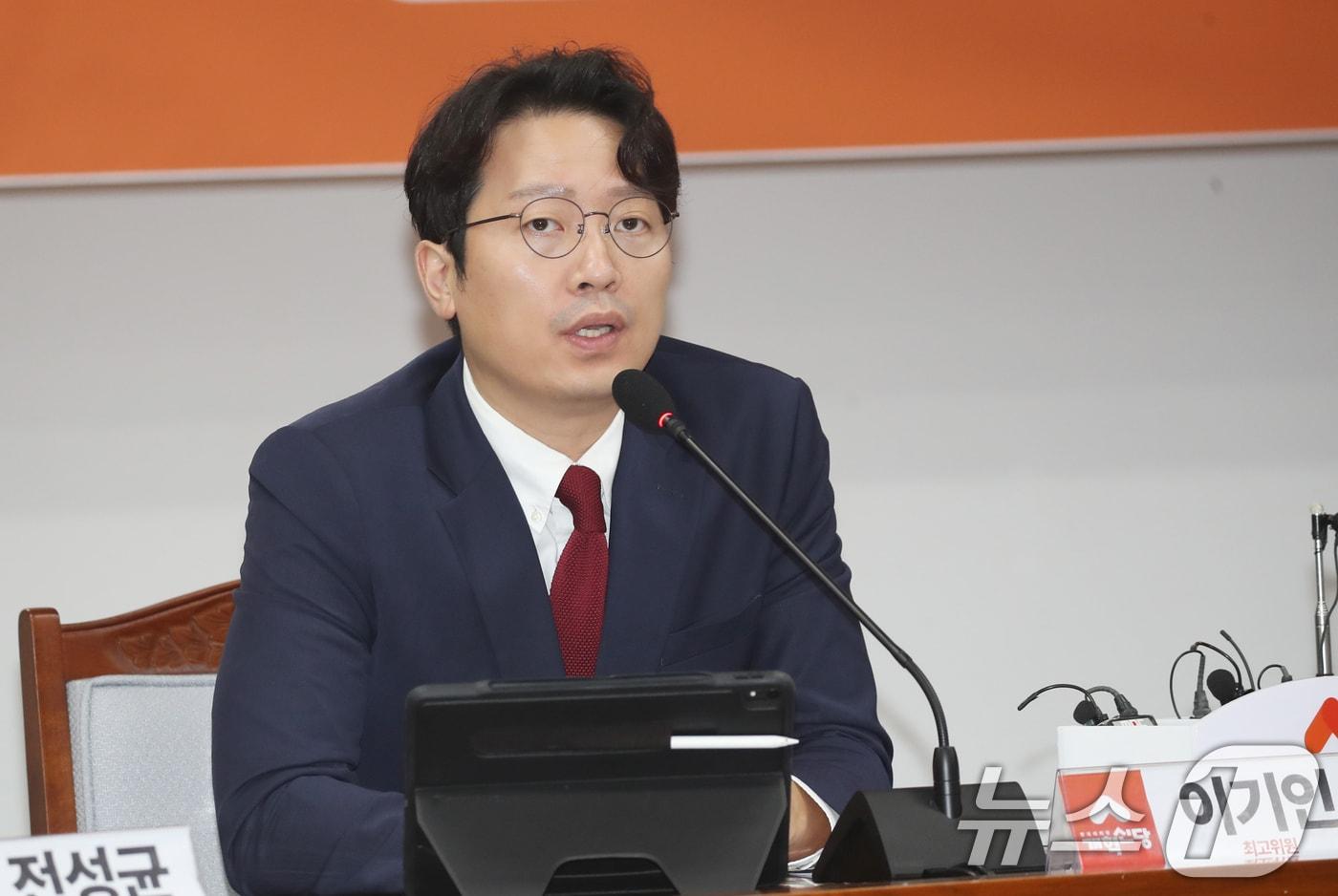 이기인 개혁신당 최고위원이 22일 광주시의회 예결특위 회의실에서 열린 30차 광주현창최고위원회의에 참석해 모두발언을 하고 있다.2024.8.22/뉴스1 ⓒ News1 박준배 기자