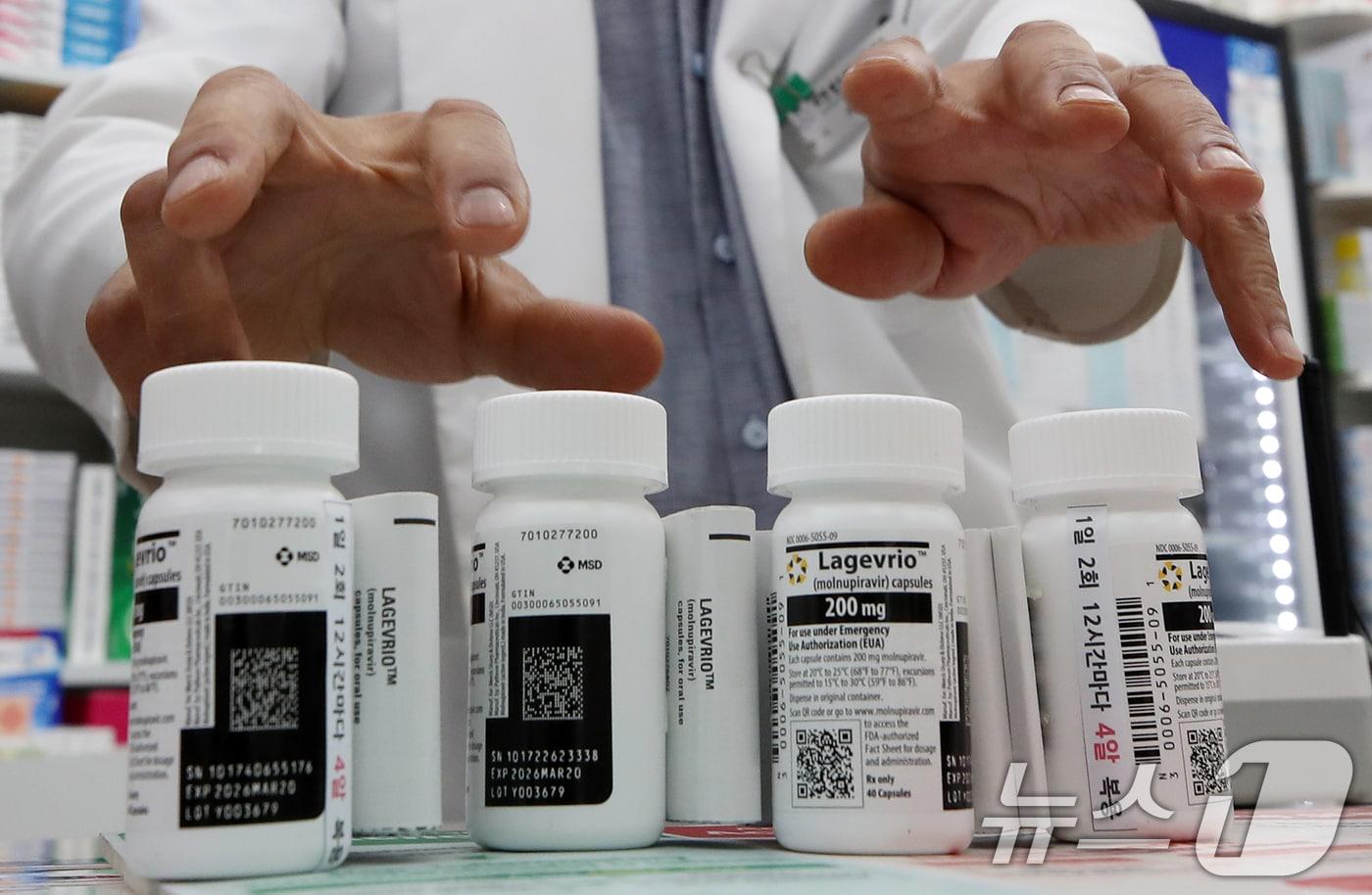 본문 이미지 - 22일 서울 종로구의 한 약국에 코로나19 치료제 라게브리오가 공급되고 있다. 2024.8.22/뉴스1 ⓒ News1 오대일 기자