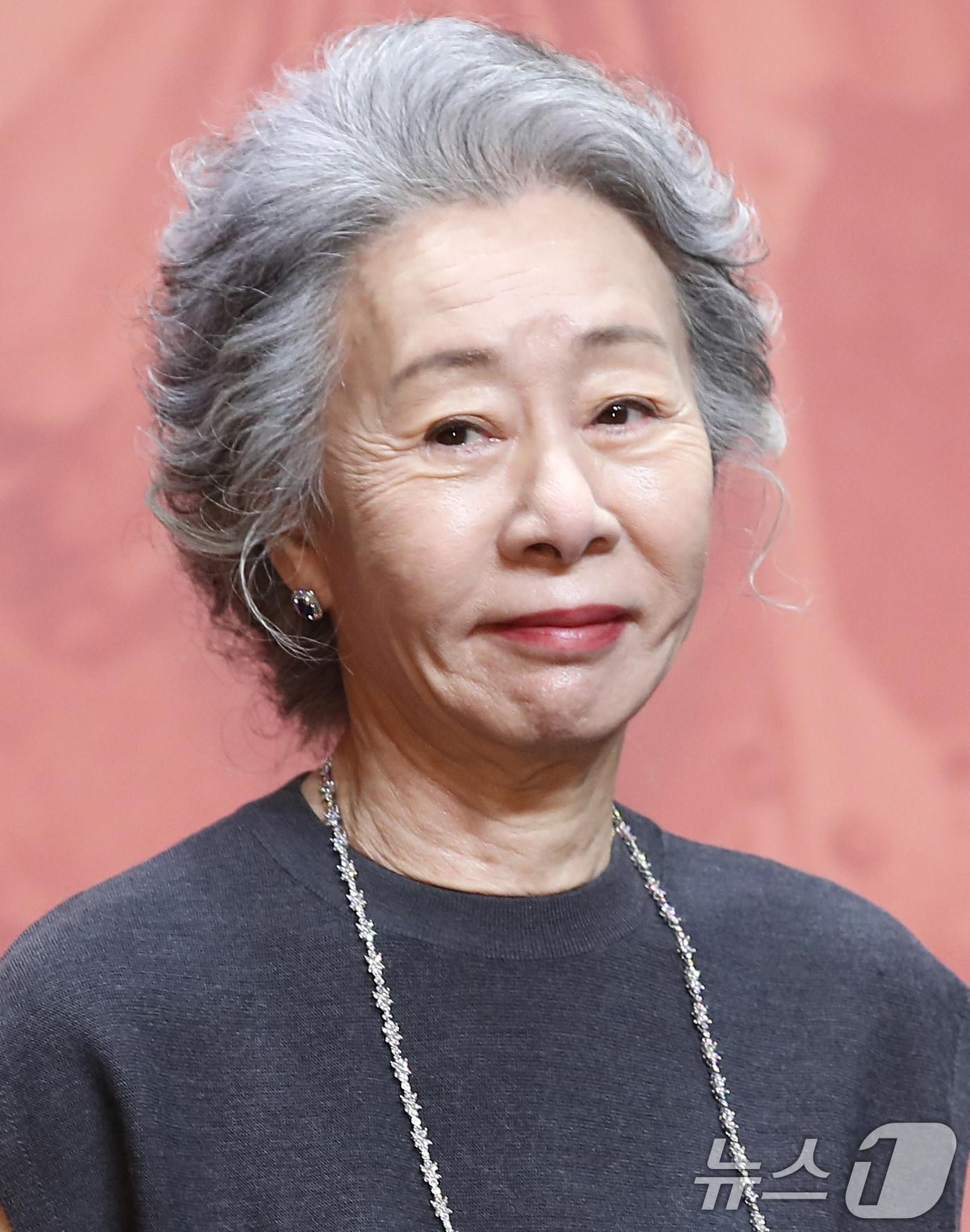 본문 이미지 - 배우 윤여정이 23일 서울 강남구 그랜드 인터컨티넨탈 서울 파르나스에서 열린 Apple TV+ '파친코' 시즌 2 프레스 컨퍼런스에서 미소를 짓고 있다. ‘파친코’는 금지된 사랑에서 시작되는 이야기로 한국과 일본, 미국을 오가며 전쟁과 평화, 사랑과 이별, 승리와 심판에 대한 잊을 수 없는 연대기를 그리는 작품이다. 2024.8.23/뉴스1 ⓒ News1 권현진 기자