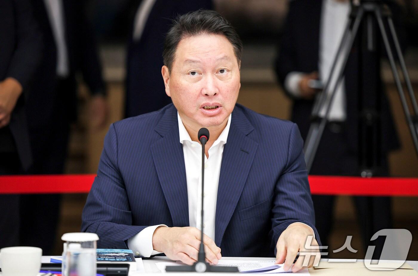 본문 이미지 - 최태원 대한상공회의소 회장이 23일 서울 중구 대한상공회의소에서 열린 사회적 대화를 위한 우원식 국회의장과의 간담회에서 인사말을 하고 있다. (공동취재) 2024.8.23/뉴스1 ⓒ News1 황기선 기자