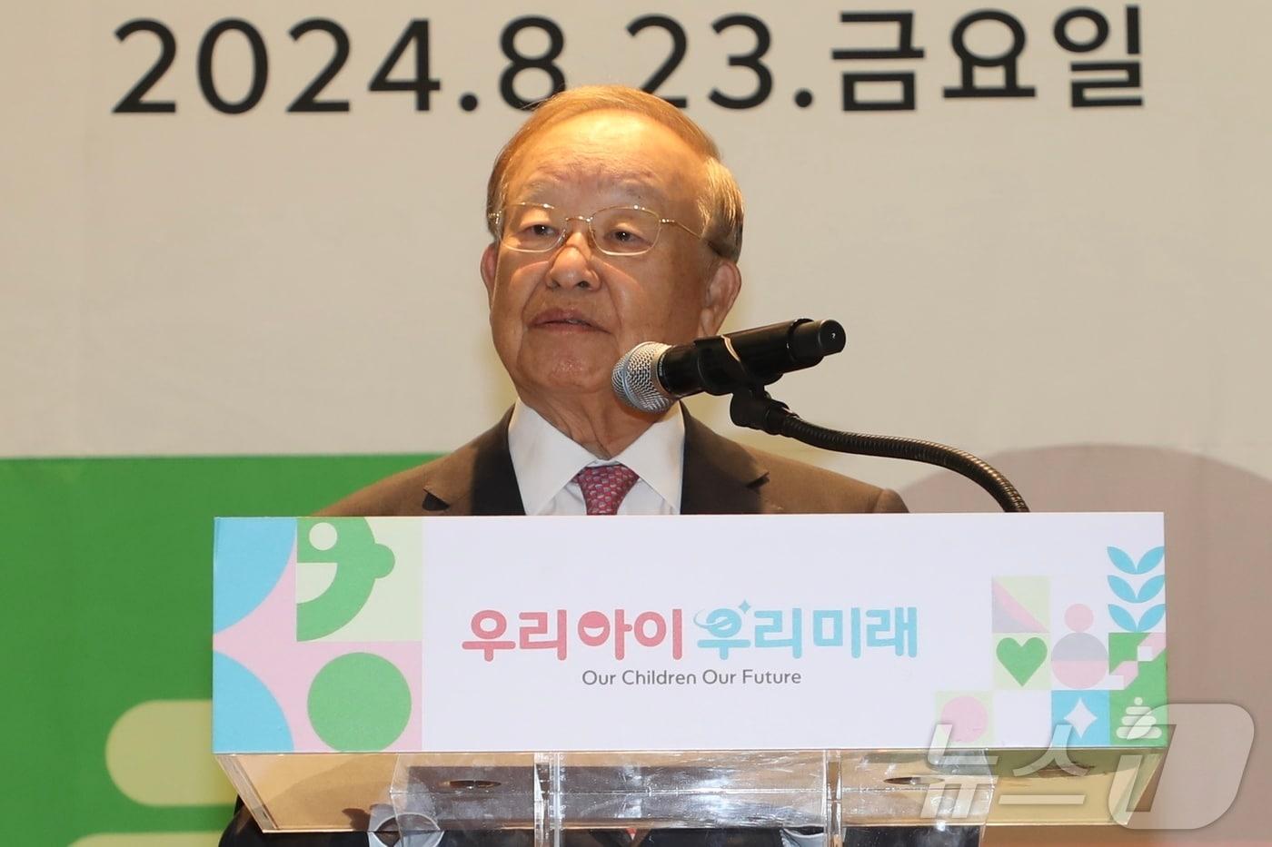 손경식 한국경영자총협회장이 23일 서울 강남구 코엑스에서 열린 '저출생 극복 추진본부' 출범식에서 발언하고 있다. 저출생 극복 추진본부는 경영계·금융계·학계·방송계·종교계 등 각계가 저출생 문제 해결을 위해 협력하는 국내 민간 최대 조직이다.(한국경영자총협회 제공) ⓒ News1 최동현 기자