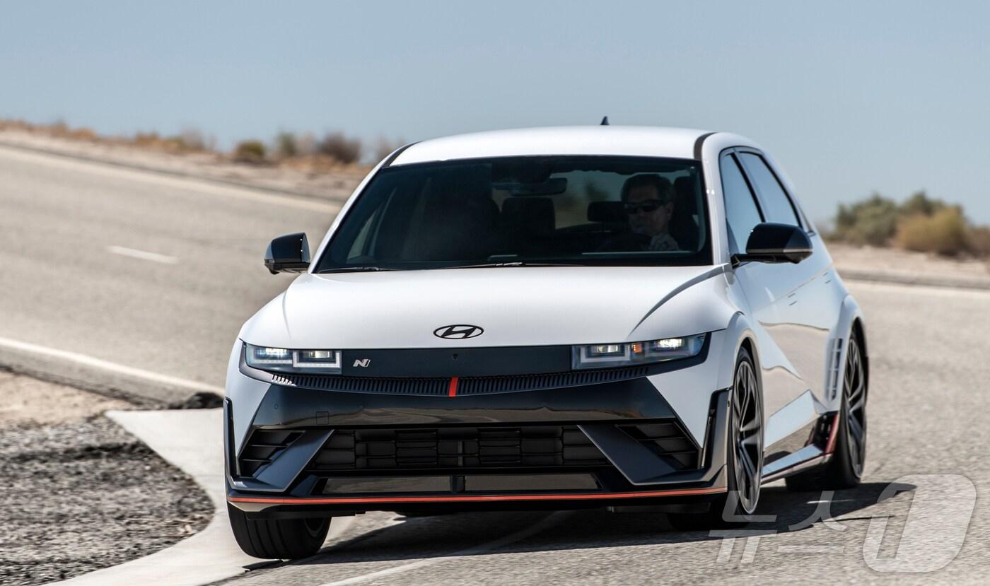 현대자동차가 25일 아이오닉 5 N이 미국 자동차 전문지 카앤드라이버(Car and Driver)가 발표한 ‘2024 올해의 전기차’에 선정됐다고 밝혔다. 사진은 현대자동차의 아이오닉 5 N. (현대자동차 제공) 2024.8.25/뉴스1 ⓒ News1 송원영 기자