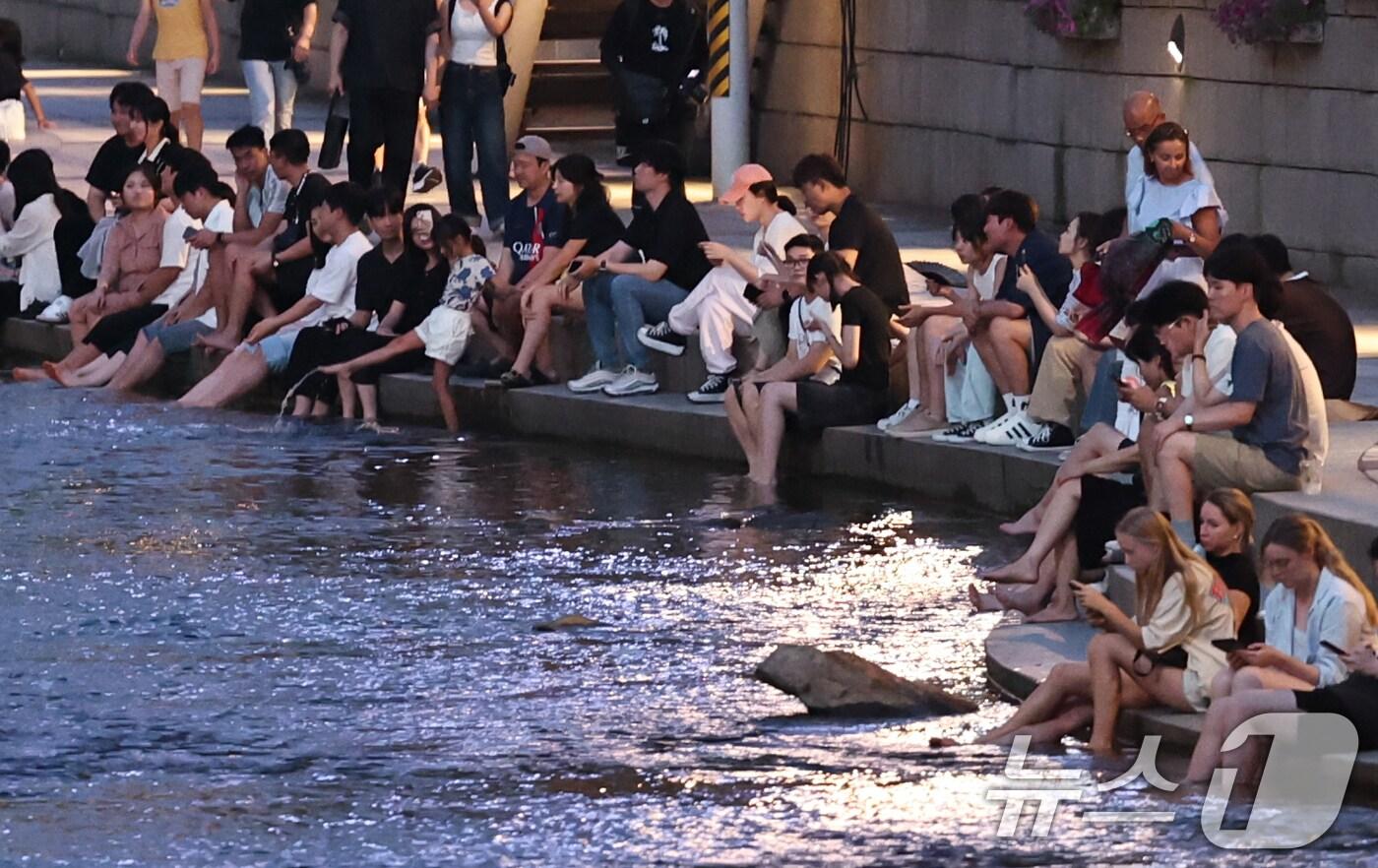 20일 전국 대부분 지역에서 올해 첫 열대야가 관측됐다.  /뉴스1 ⓒ News1 구윤성 기자