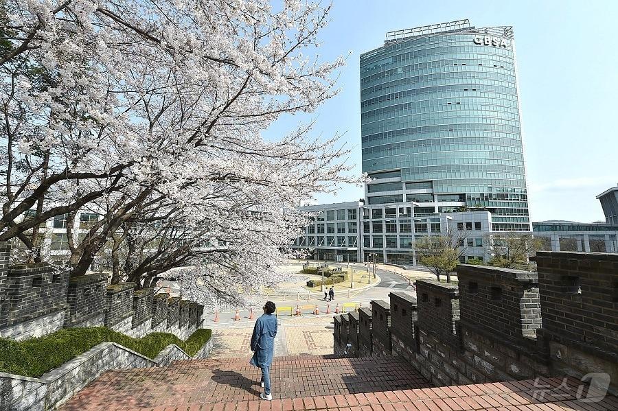 본문 이미지 - 경기도경제과학진흥원 전경(자료사진)/