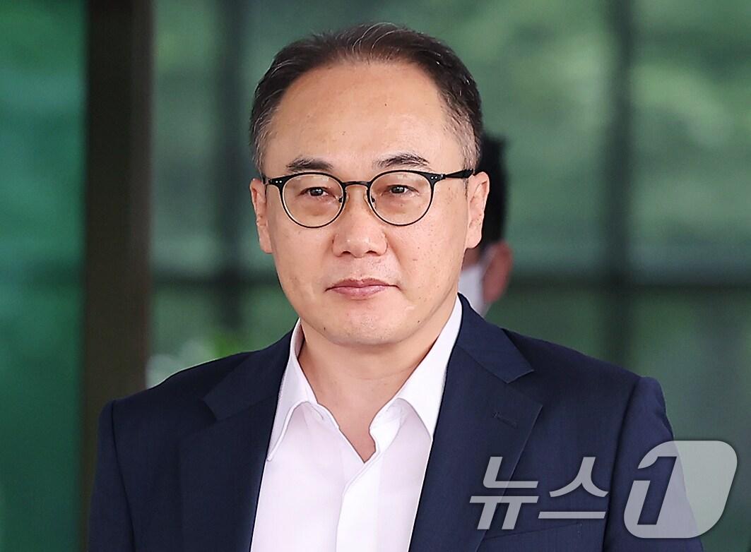 본문 이미지 - 이원석 검찰총장이 26일 서울 서초구 대검찰청에서 점심식사를 위해 청사를 나서고 있다. 2024.8.26/뉴스1 ⓒ News1 김진환 기자